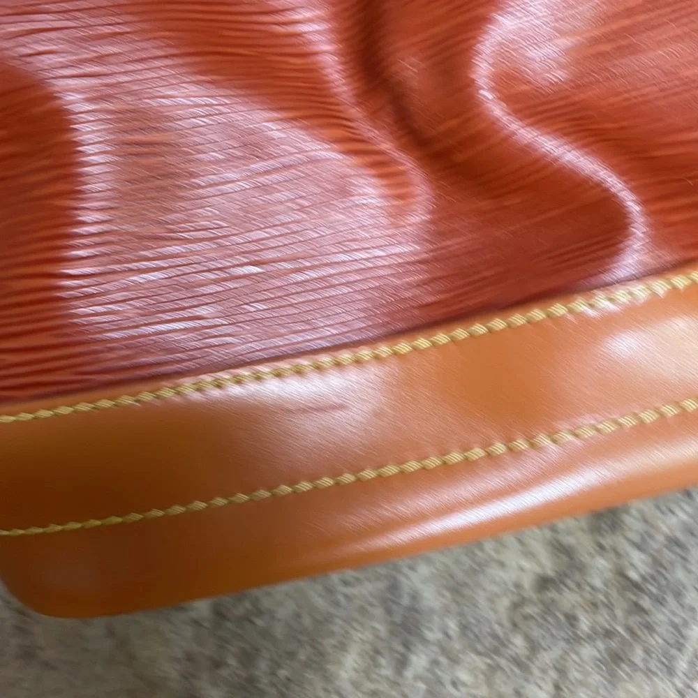 + Louis Vuitton + Epi Noe 2 Bucket Bag - Picture 12 of 15